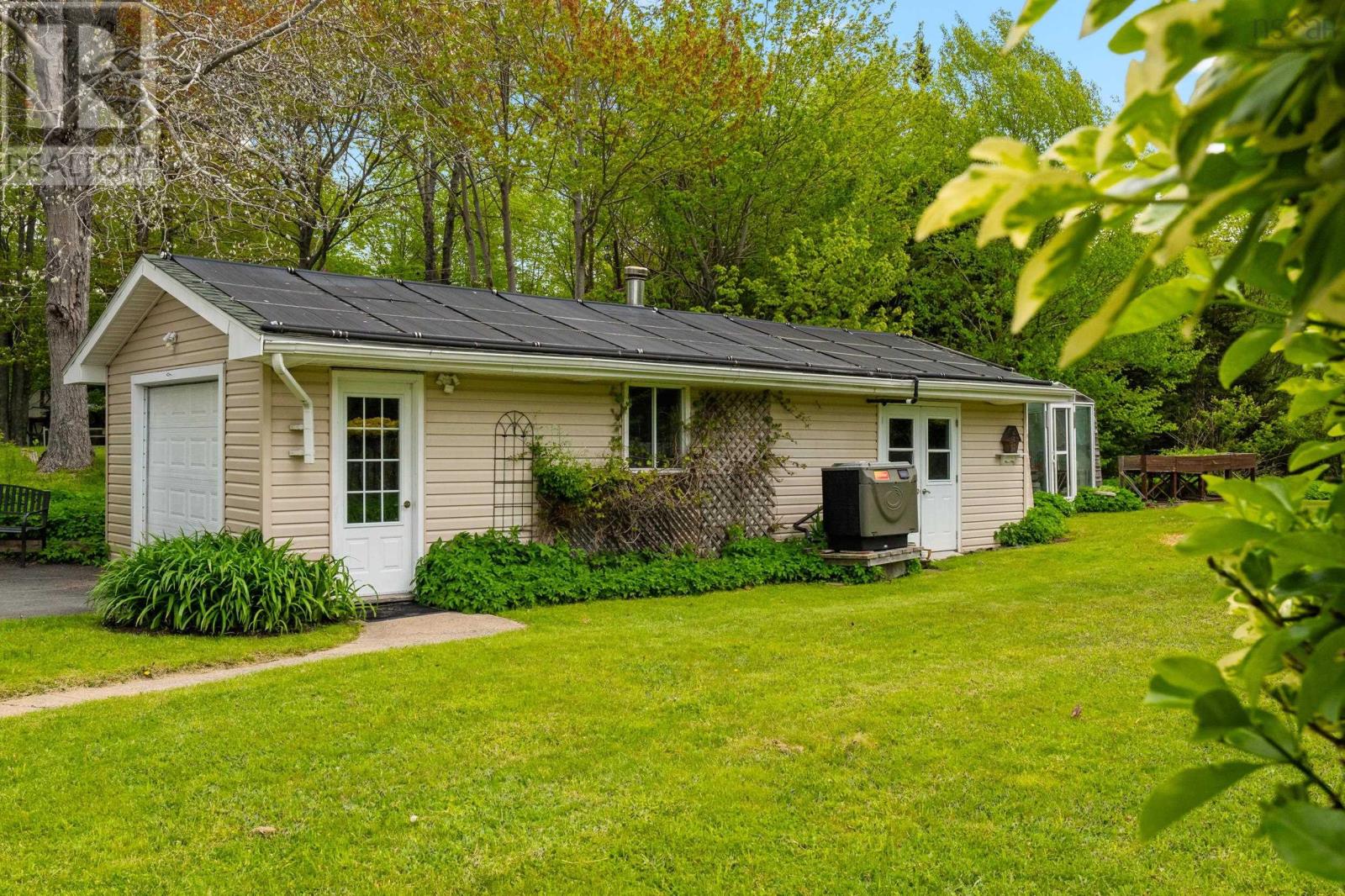 1090 Montague Road - 42