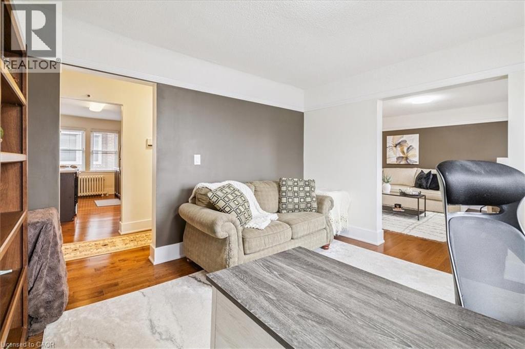 #6 21 MOUNTWOOD Avenue - 19