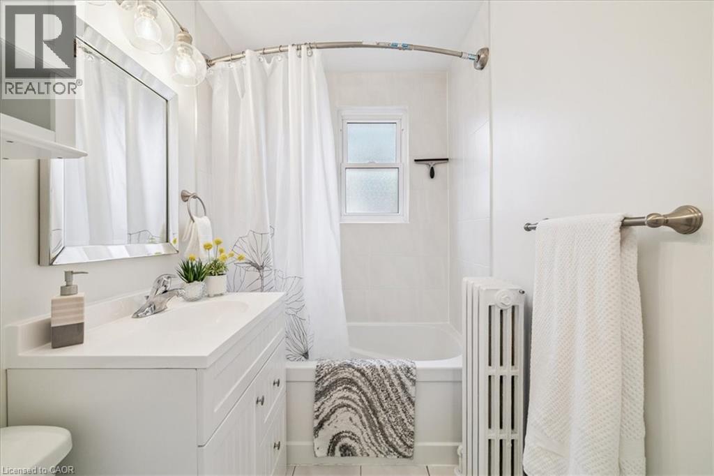 #6 21 MOUNTWOOD Avenue - 22