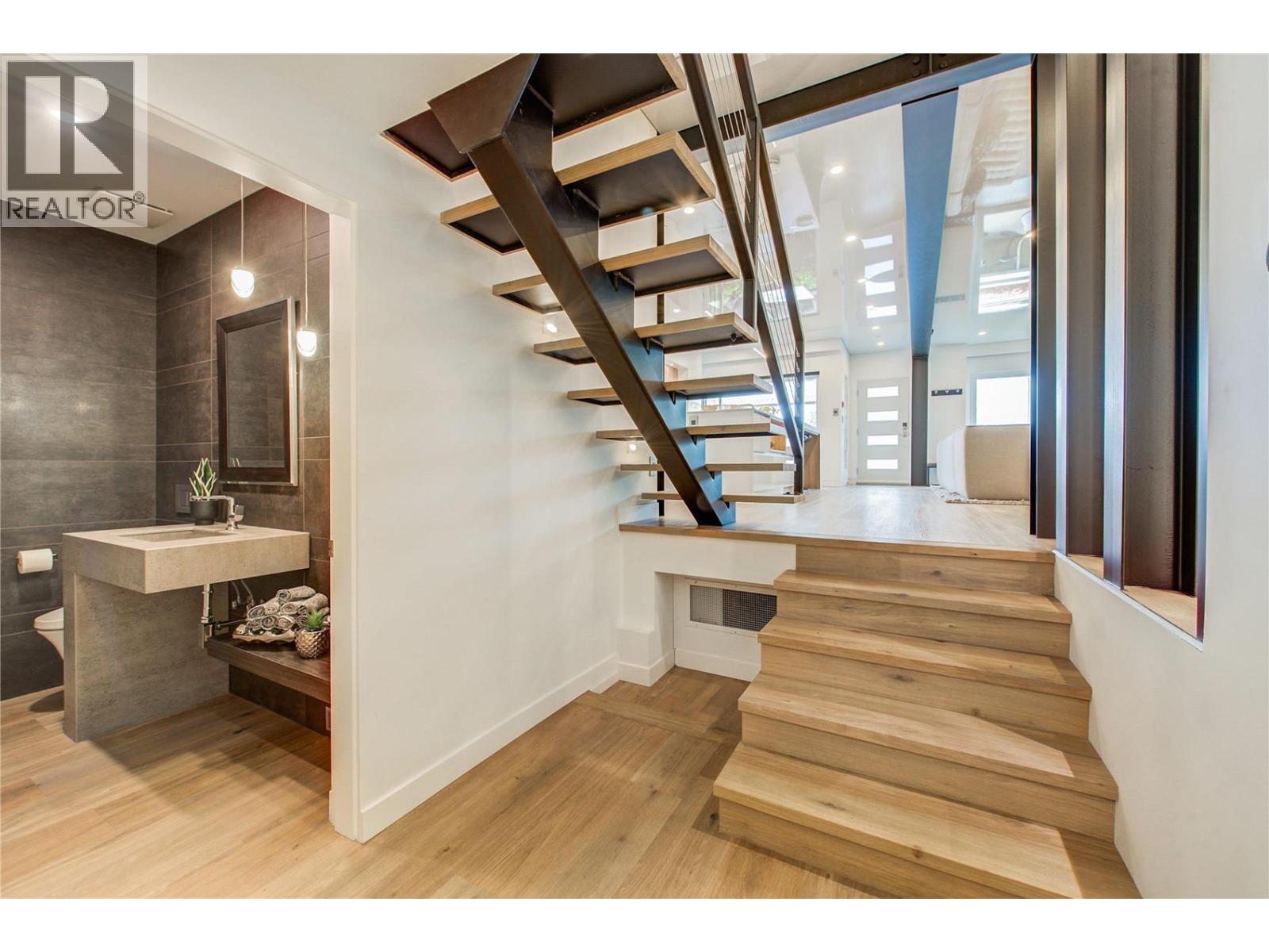 1156 Sunset Drive Unit# 124, Kelowna