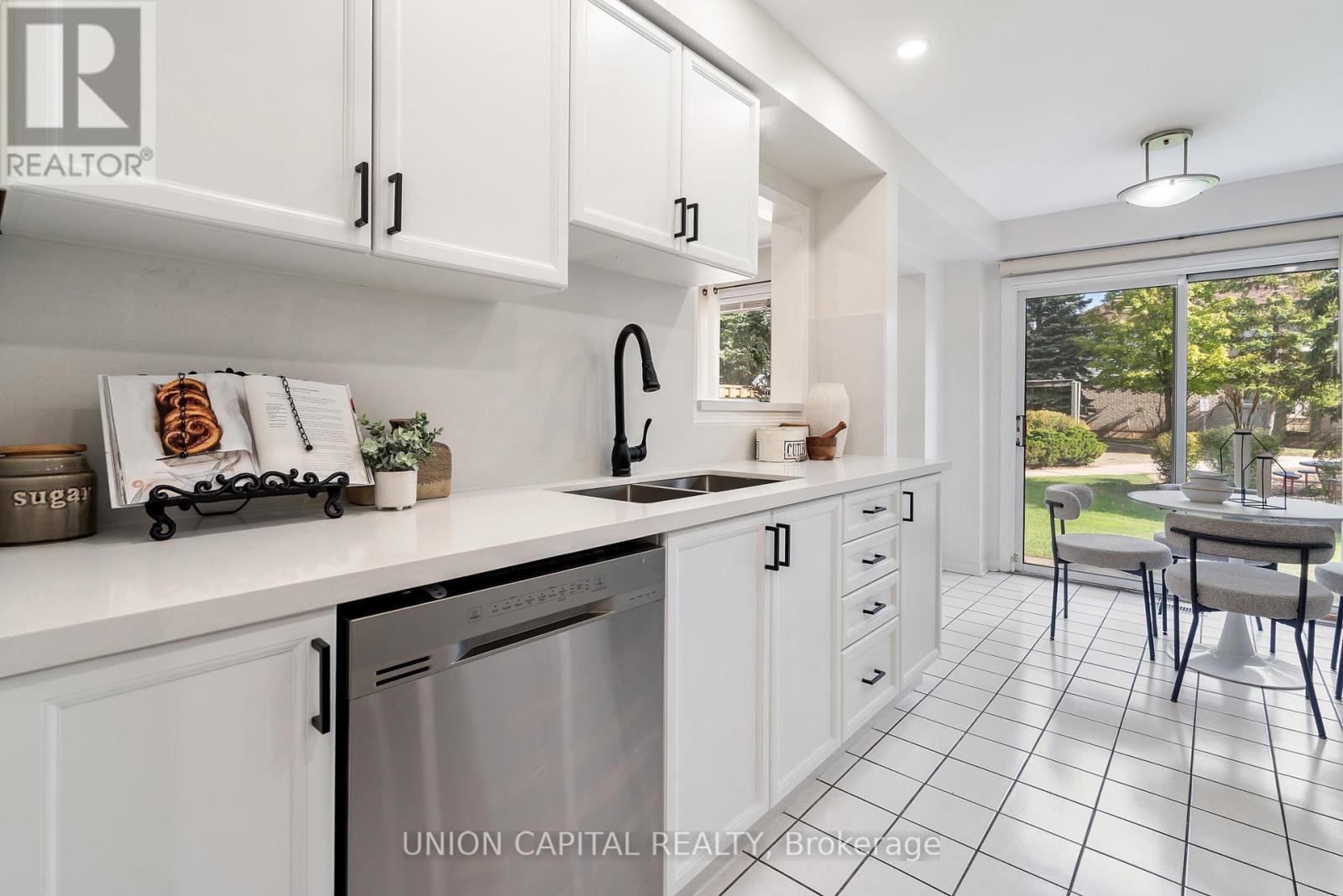 #106 2555 THOMAS STREET - 14