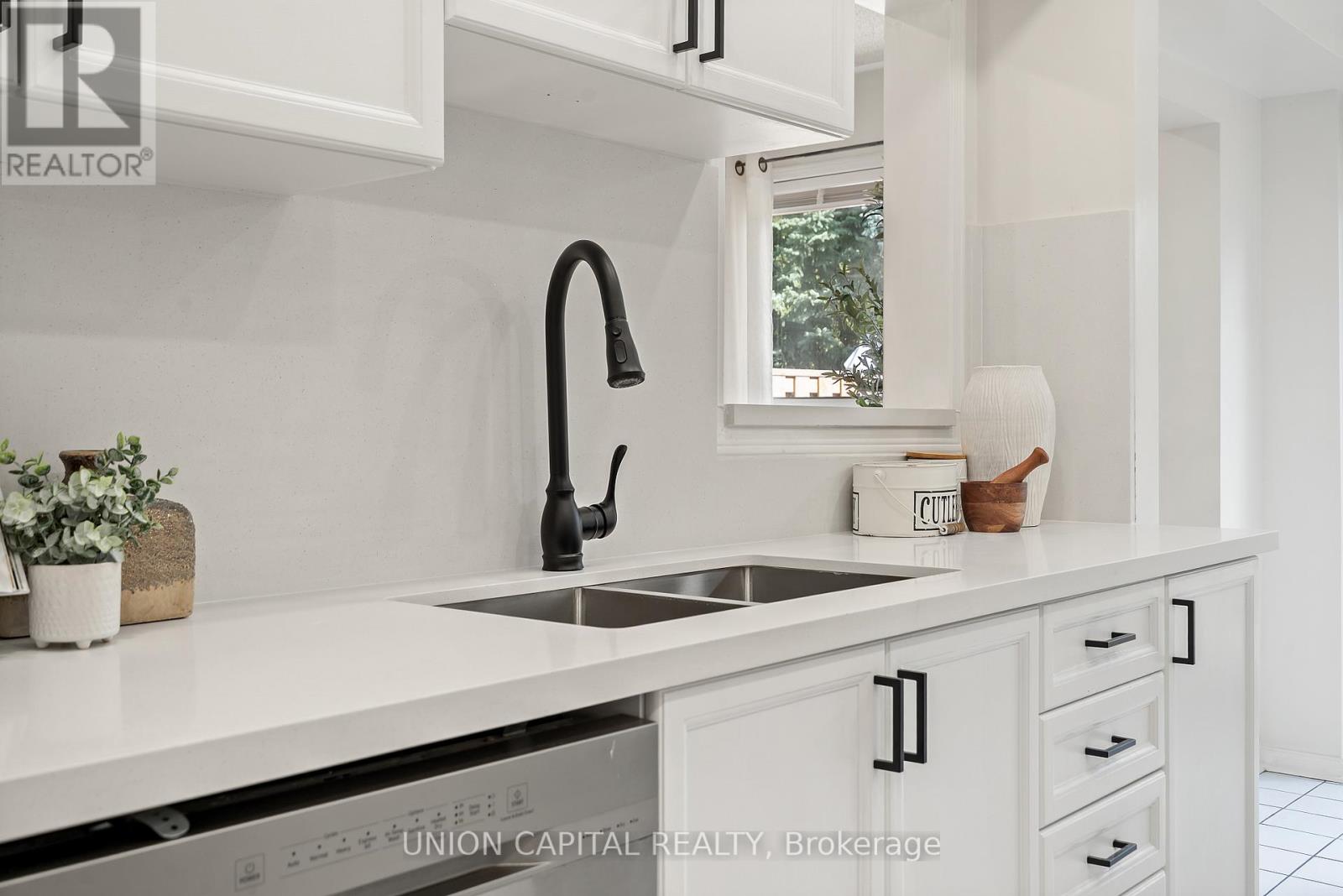 #106 2555 THOMAS STREET - 15