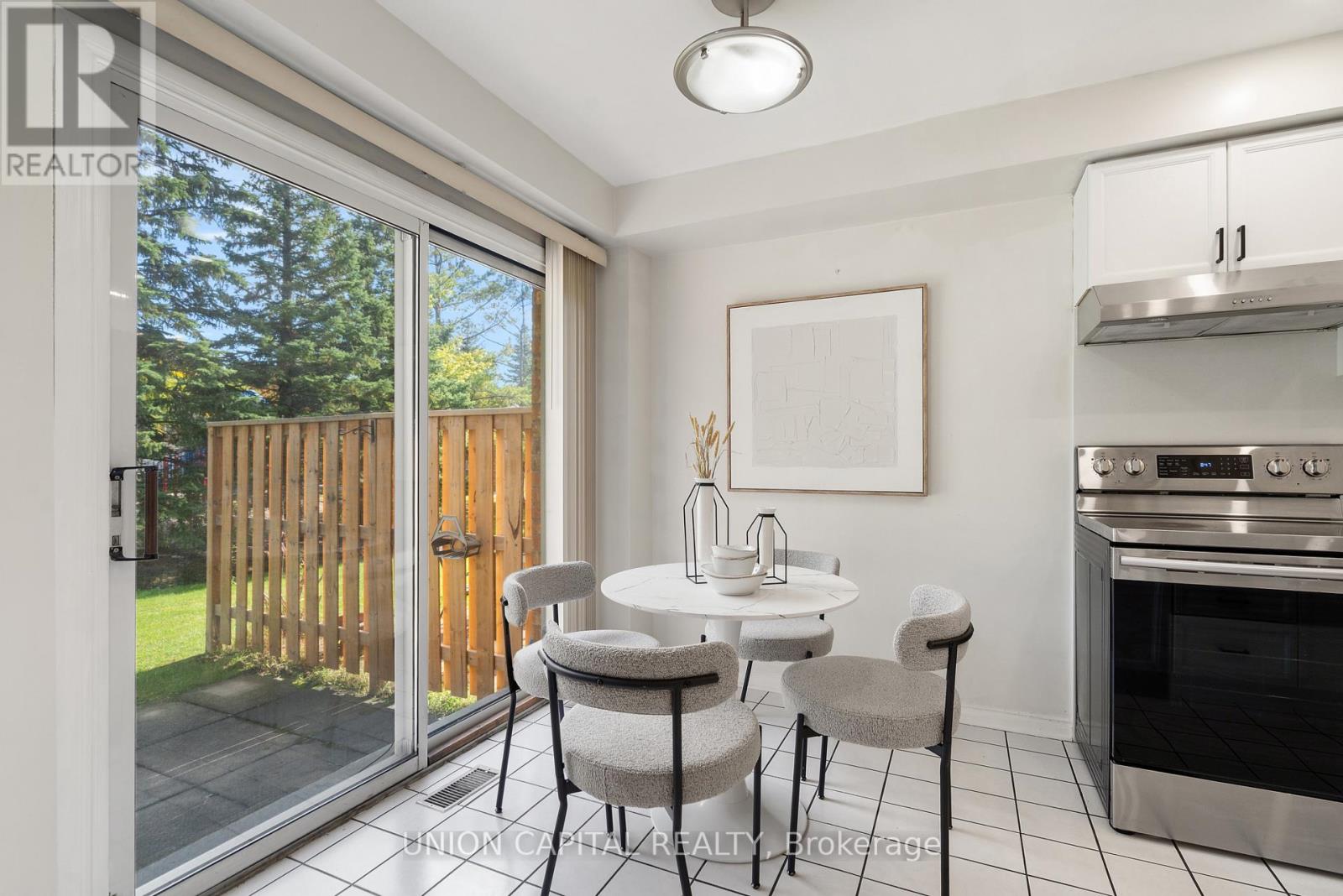 #106 2555 THOMAS STREET - 17