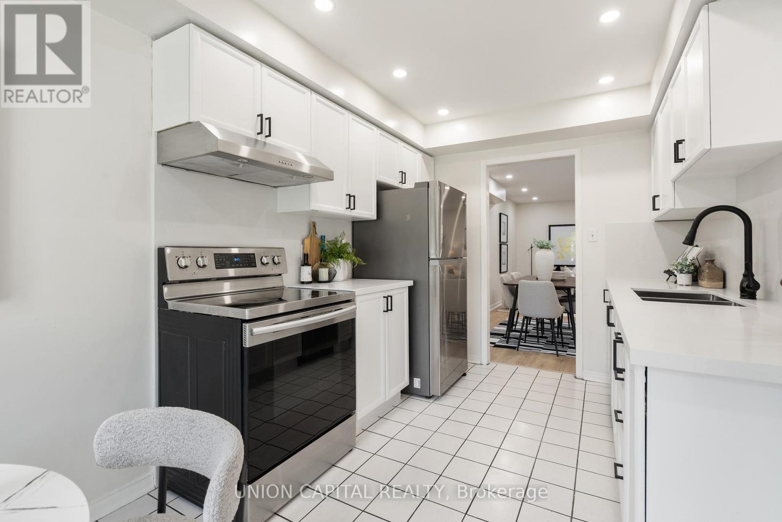 #106 2555 THOMAS STREET - 18