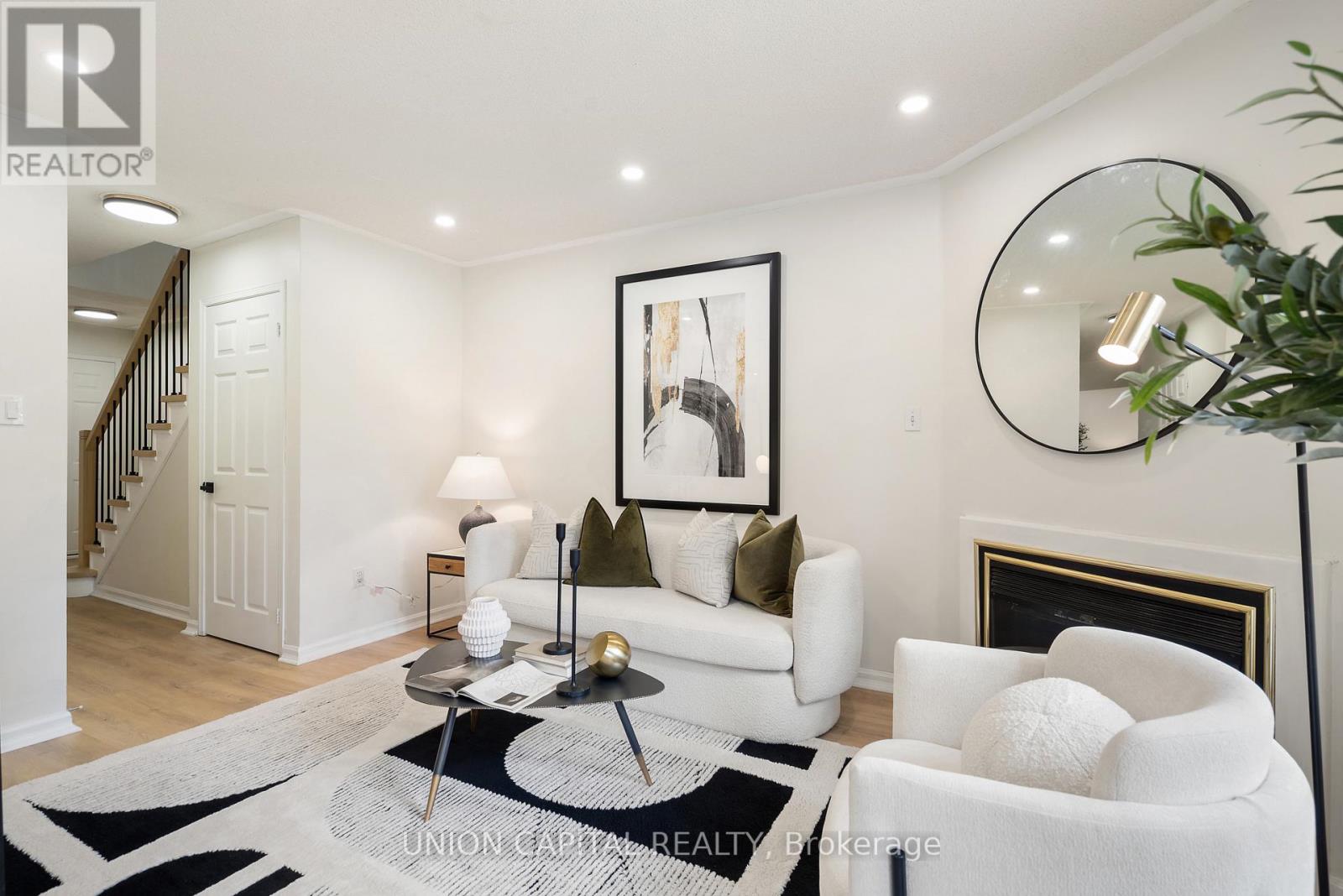 #106 2555 THOMAS STREET - 19