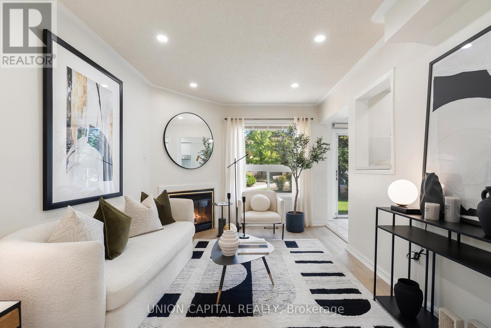 #106 2555 THOMAS STREET - 20