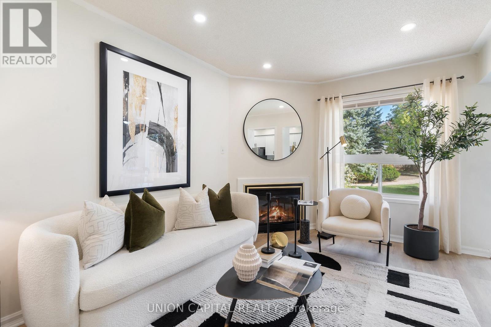 #106 2555 THOMAS STREET - 21