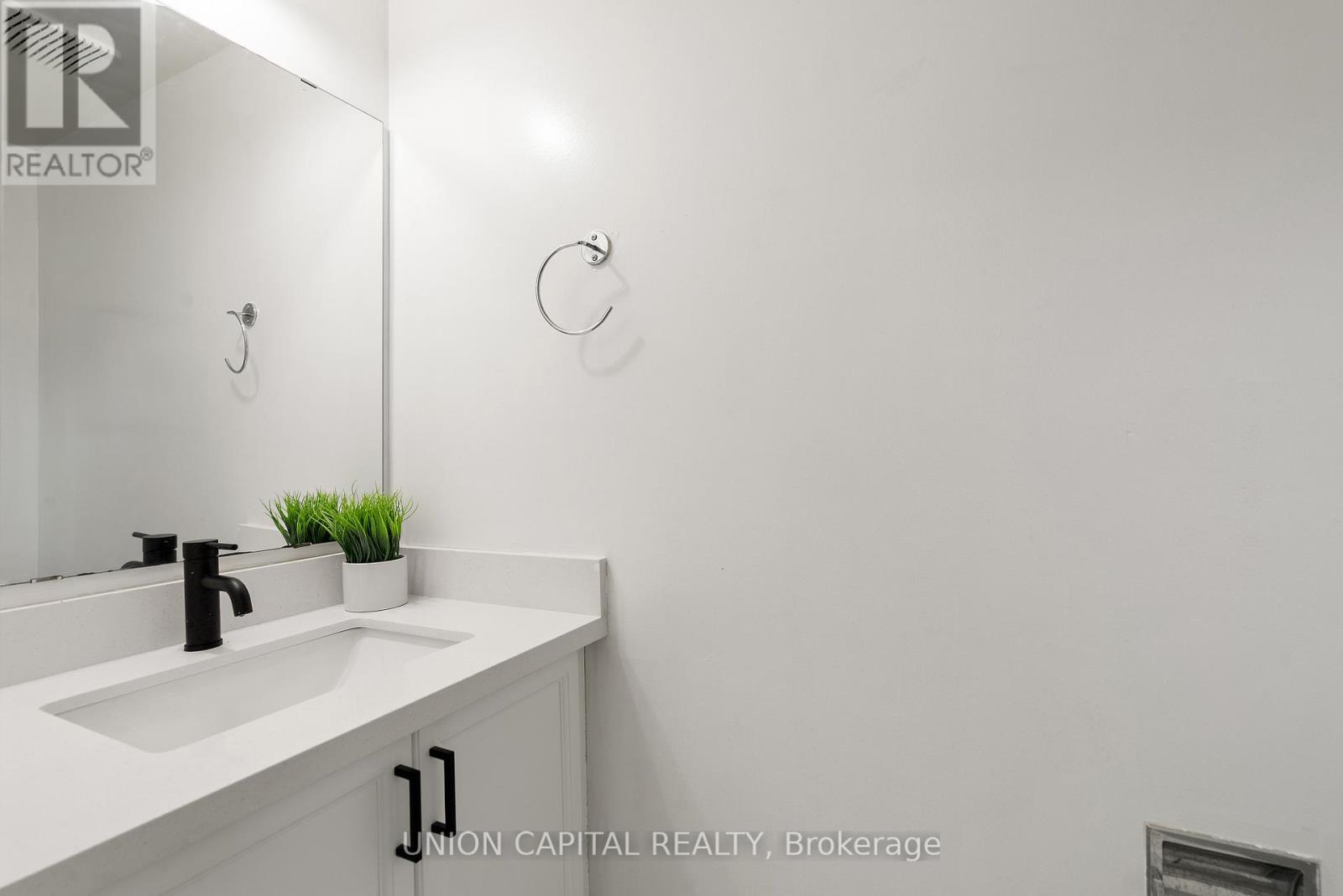 #106 2555 THOMAS STREET - 22
