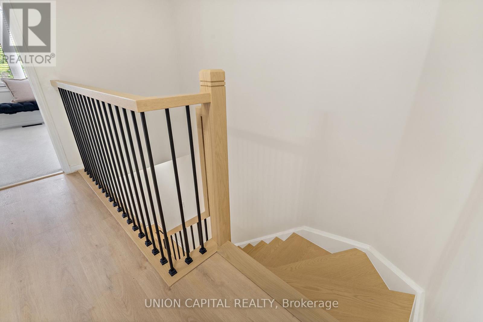 #106 2555 THOMAS STREET - 23