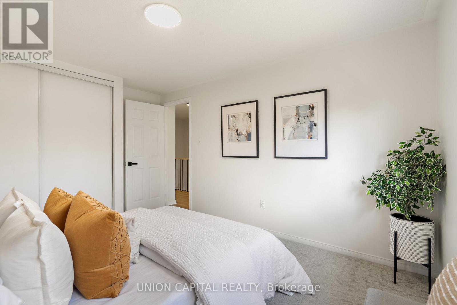 #106 2555 THOMAS STREET - 34