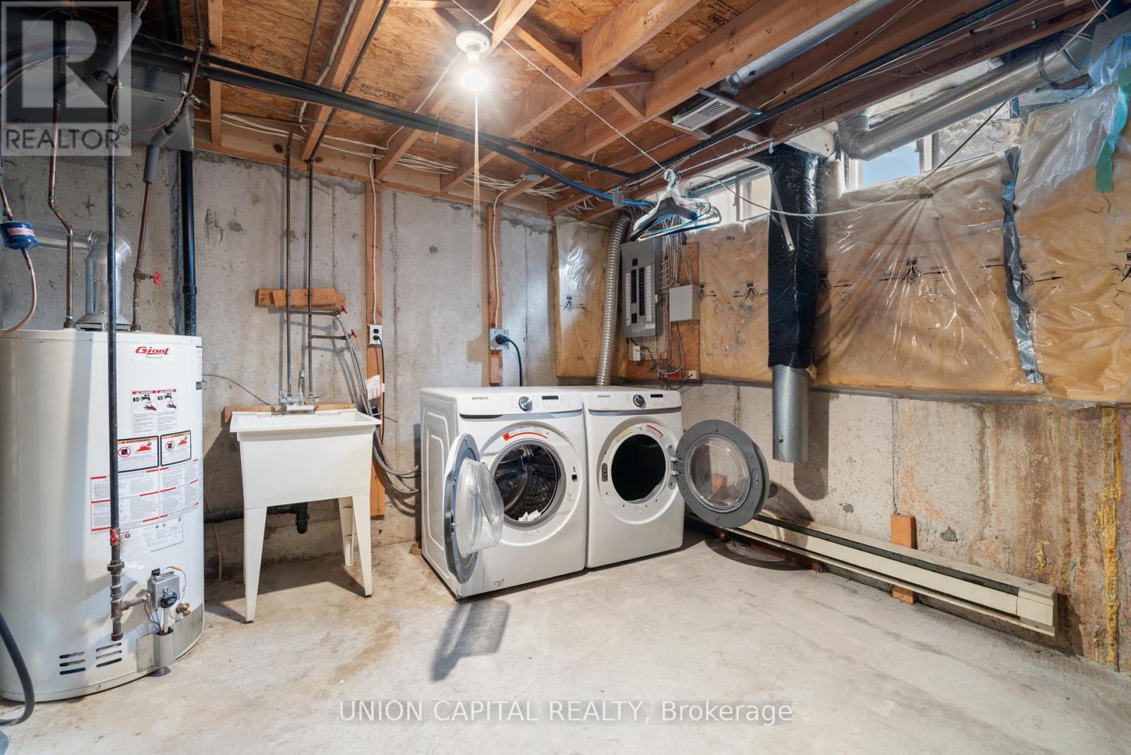 #106 2555 THOMAS STREET - 36