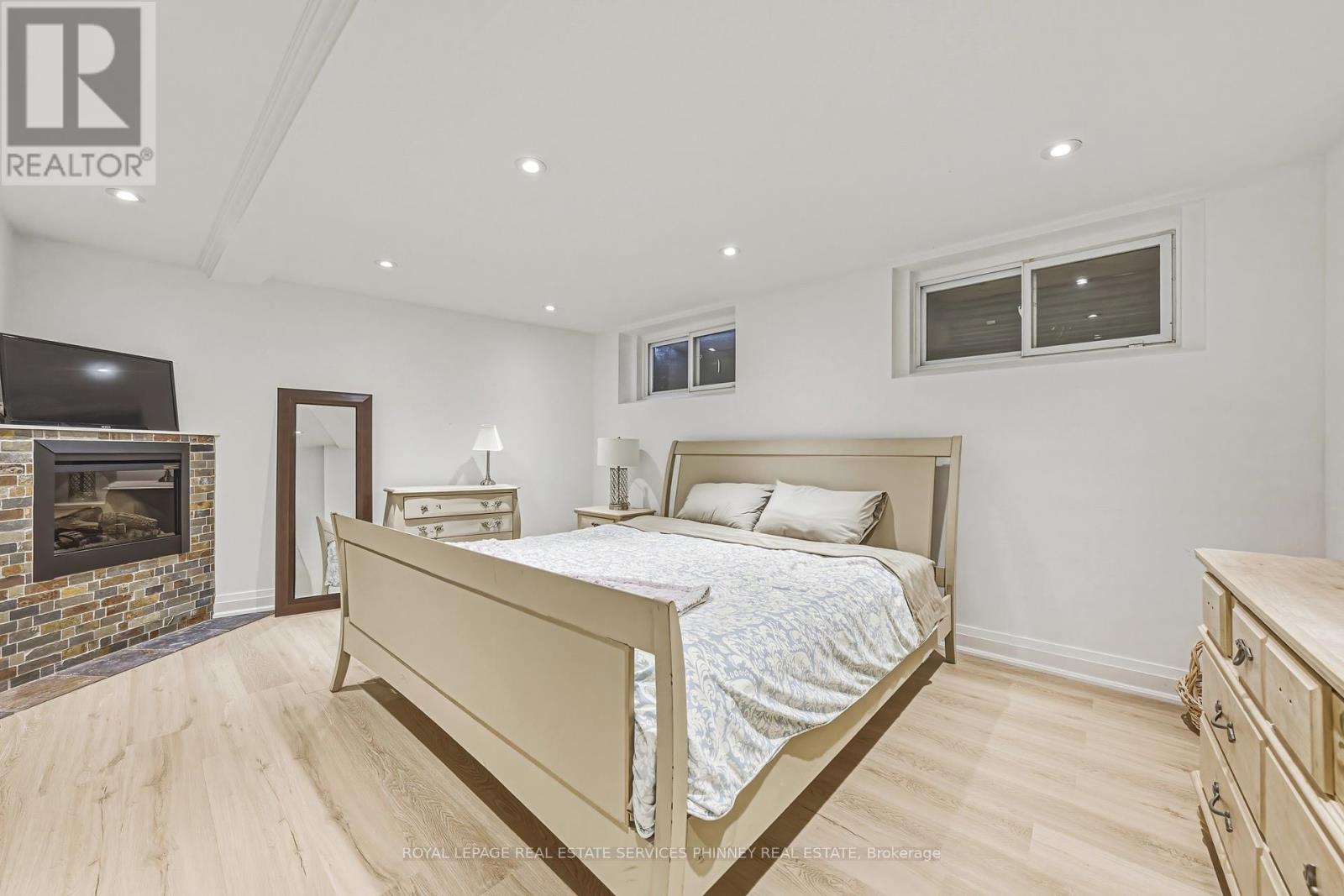 52 JOYMAR DRIVE - 37