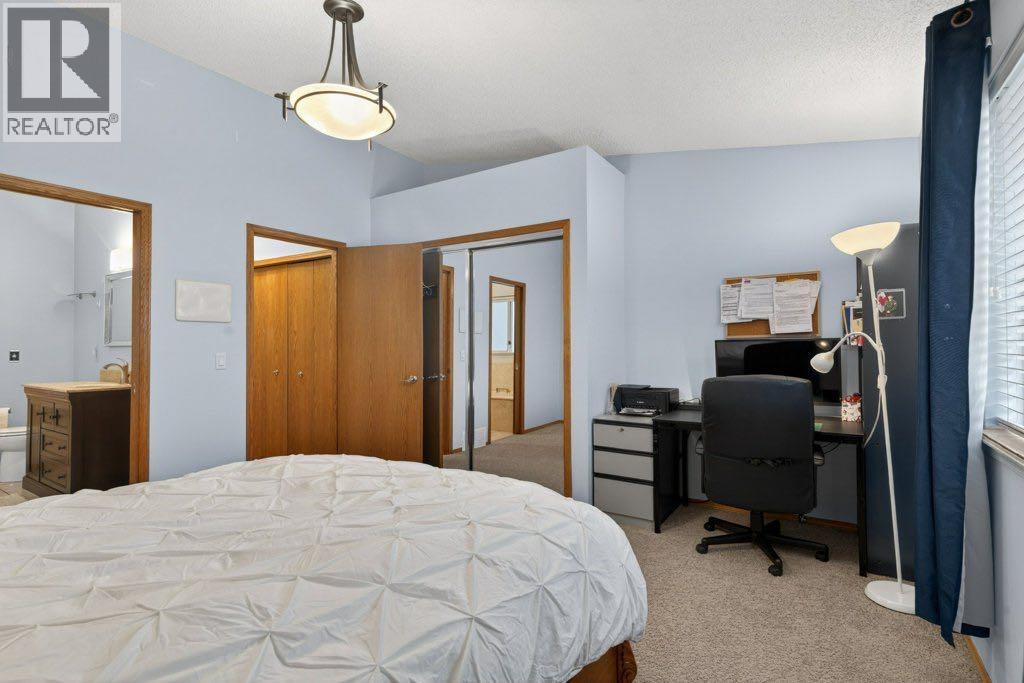 156 Rivercroft Close SE - 21