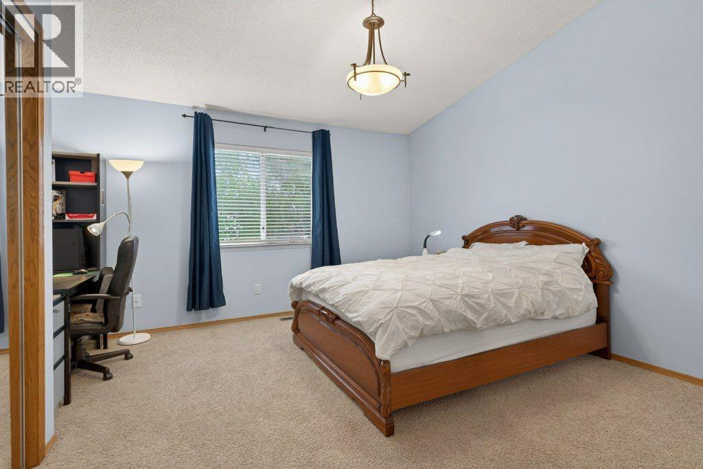 156 Rivercroft Close SE - 19