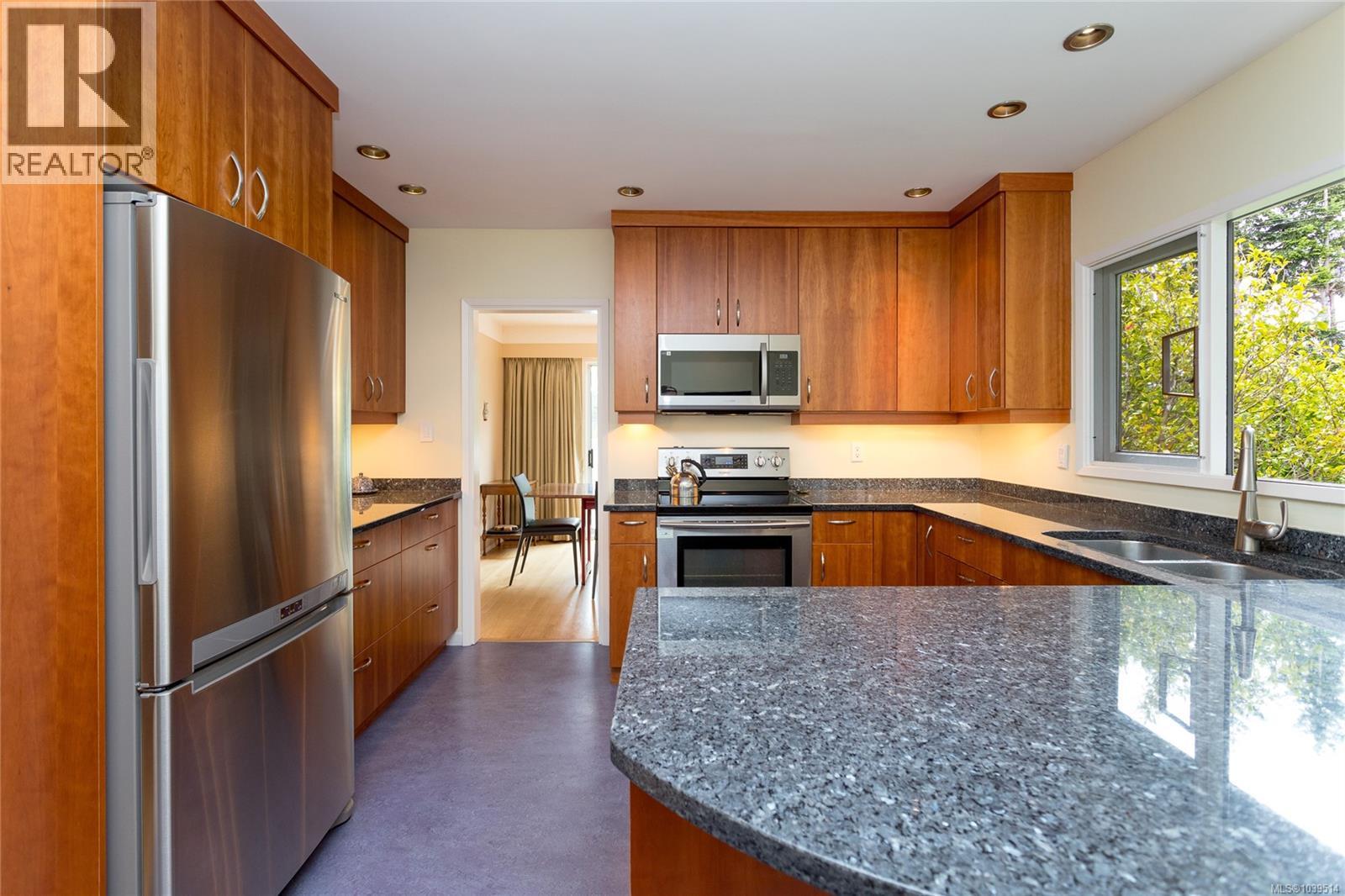  3508 Plymouth Road, Oak Bay