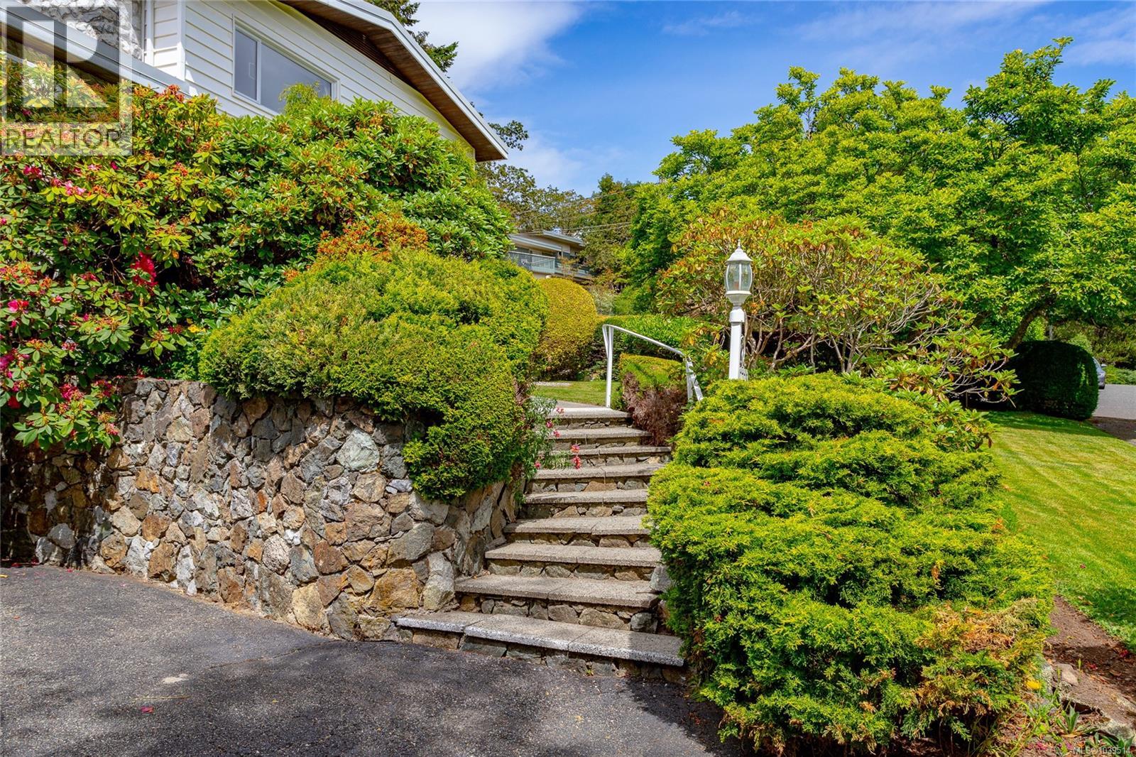  3508 Plymouth Road, Oak Bay