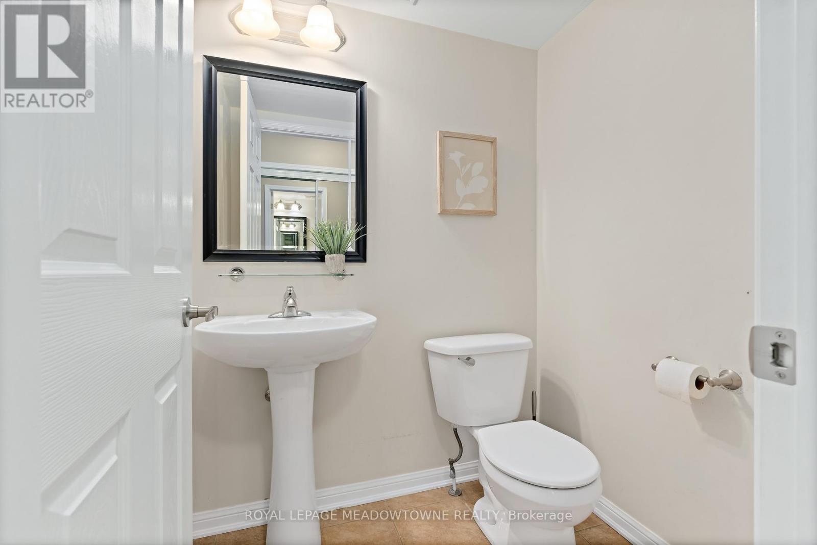 451 ZUEST CRESCENT - 19