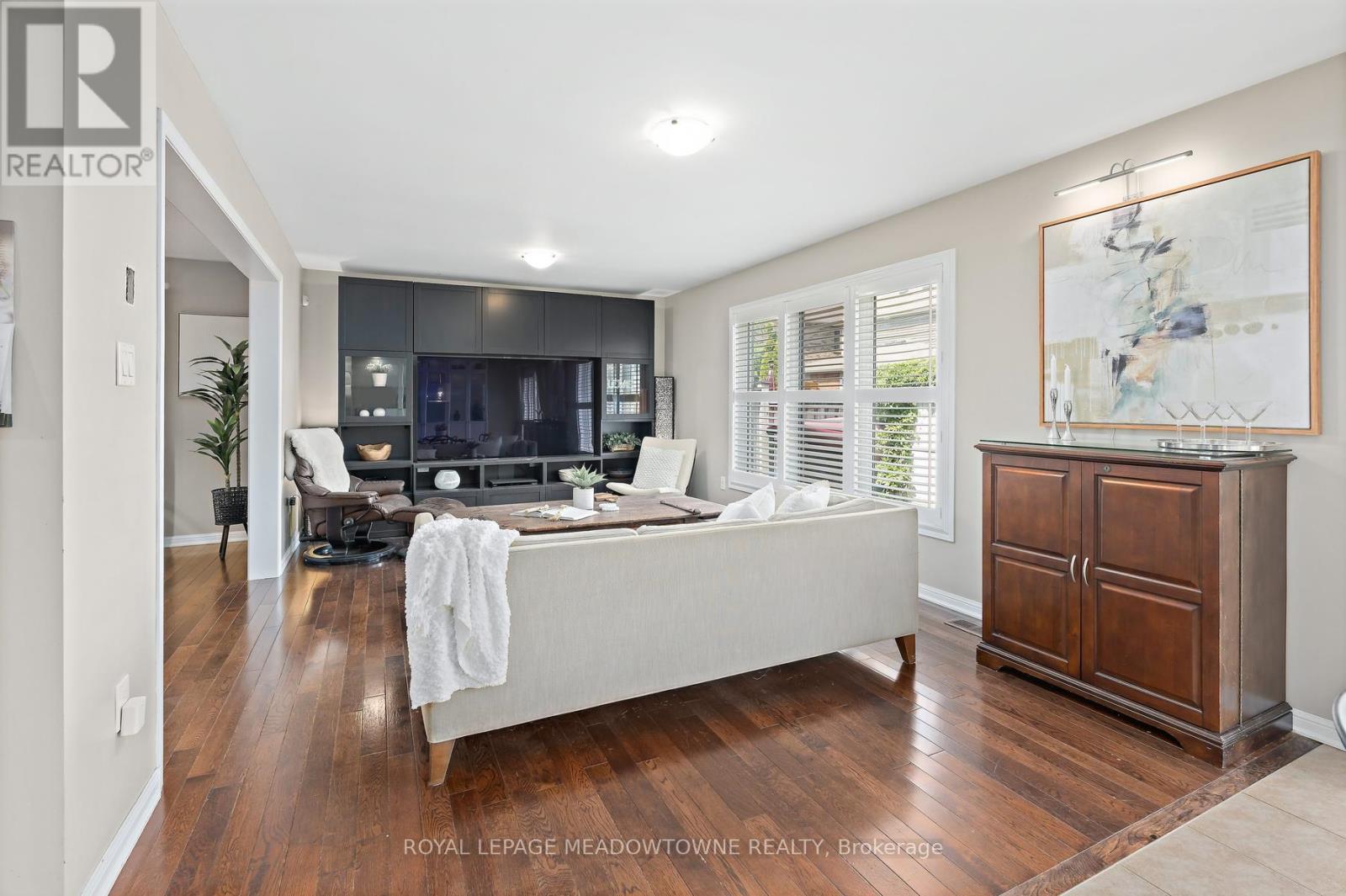 451 ZUEST CRESCENT - 8