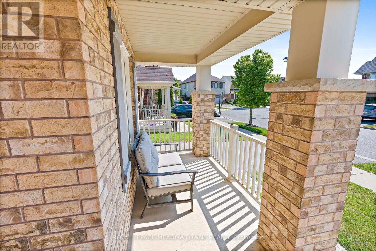 451 ZUEST CRESCENT - Image 3