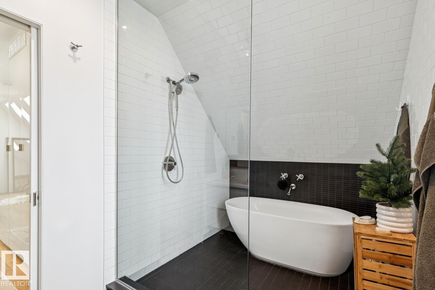 10958 80 AV NW — photo 38