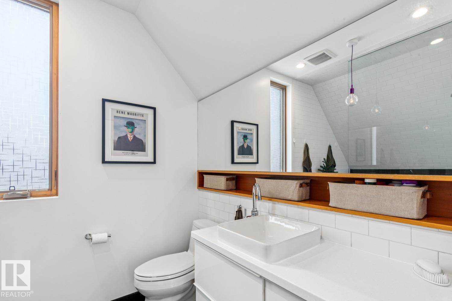 10958 80 AV NW — photo 37