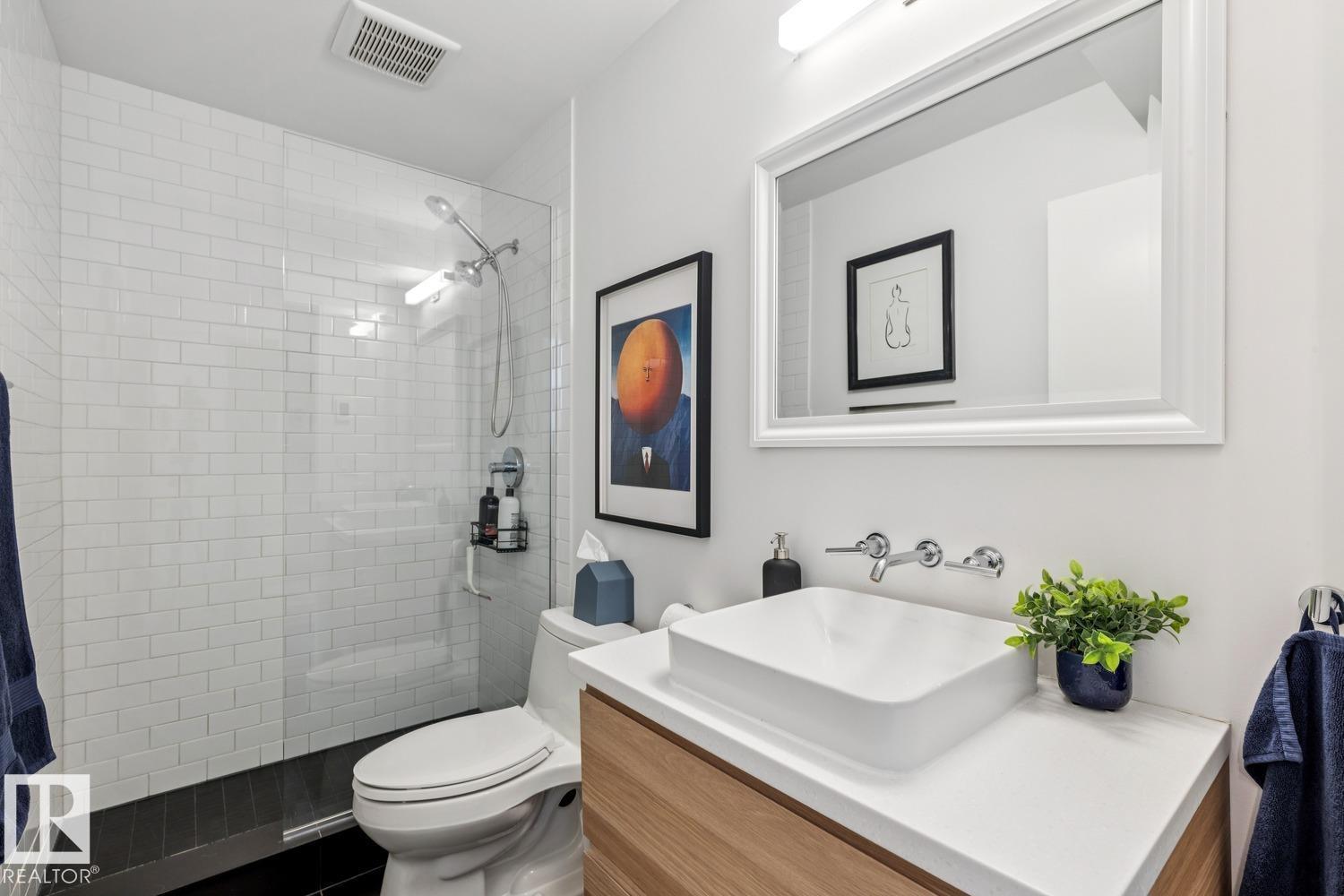 10958 80 AV NW — photo 10