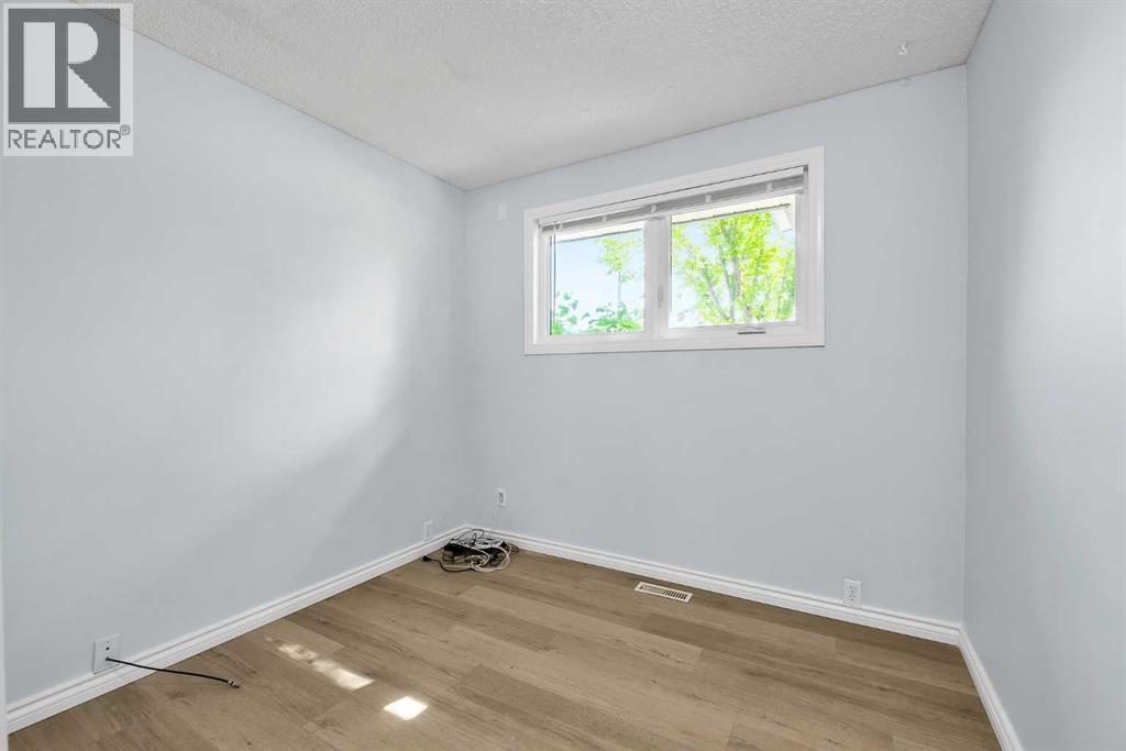 7127 18 Street SE - 25