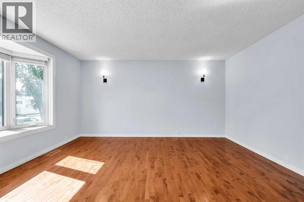 7127 18 Street SE - 7