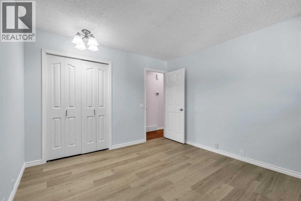 7127 18 Street SE - 21