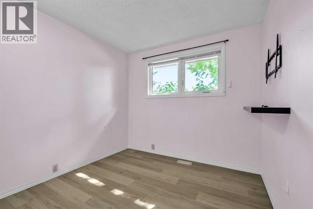 7127 18 Street SE - 23