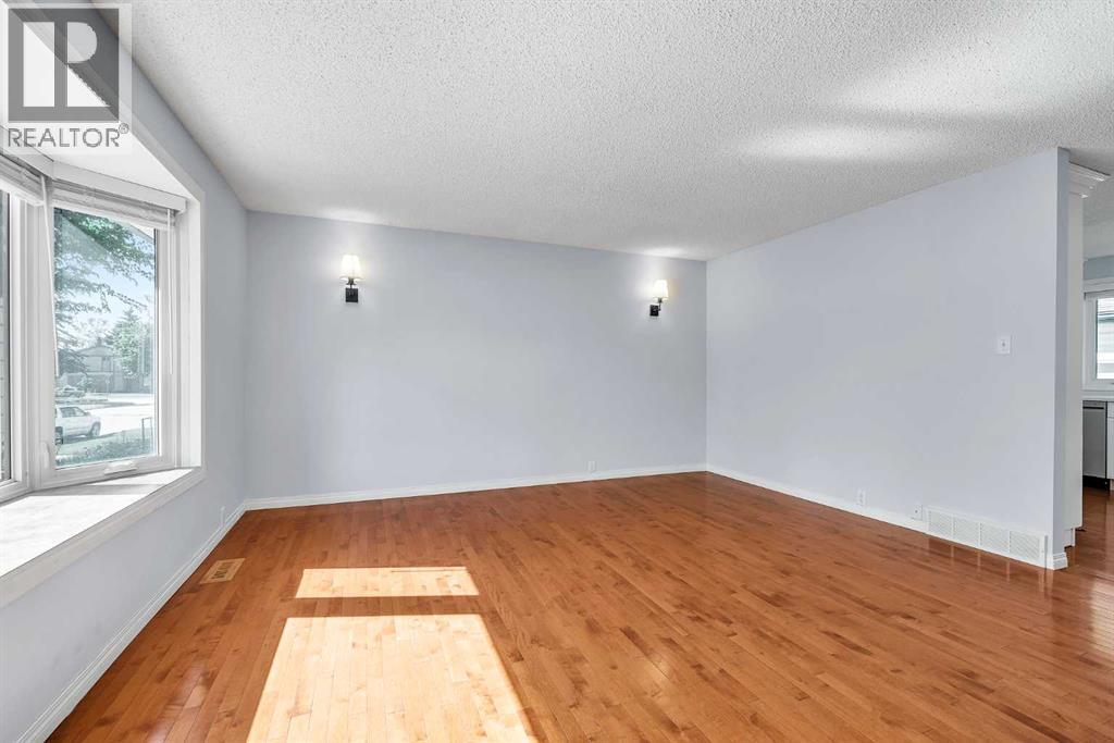 7127 18 Street SE - 6