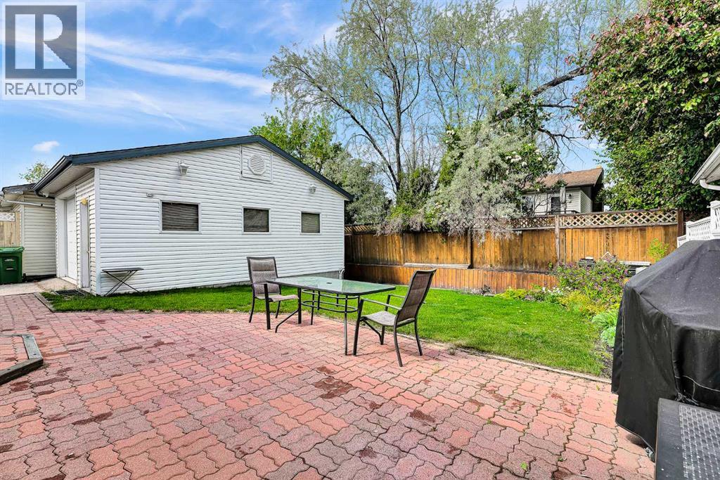 7127 18 Street SE - 42