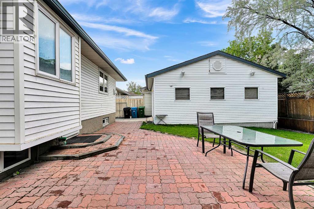 7127 18 Street SE - 43