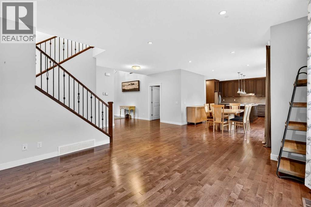 68 Westland Crescent SW — photo 8