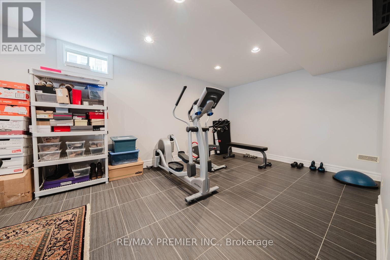 85 GREGORY SCOTT DRIVE - 25