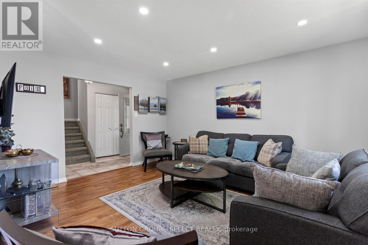 31 RENNY CRESCENT - 10