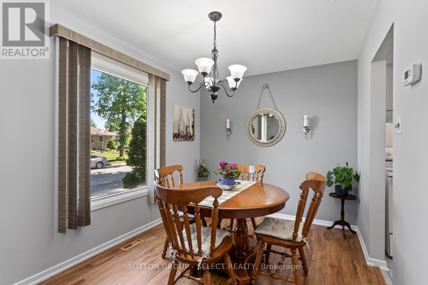 31 RENNY CRESCENT - 11