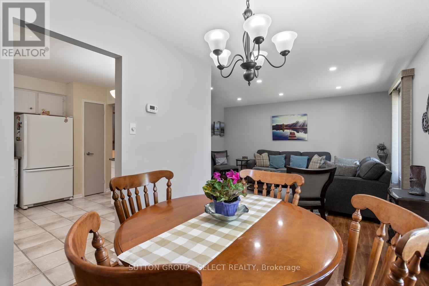 31 RENNY CRESCENT - 12