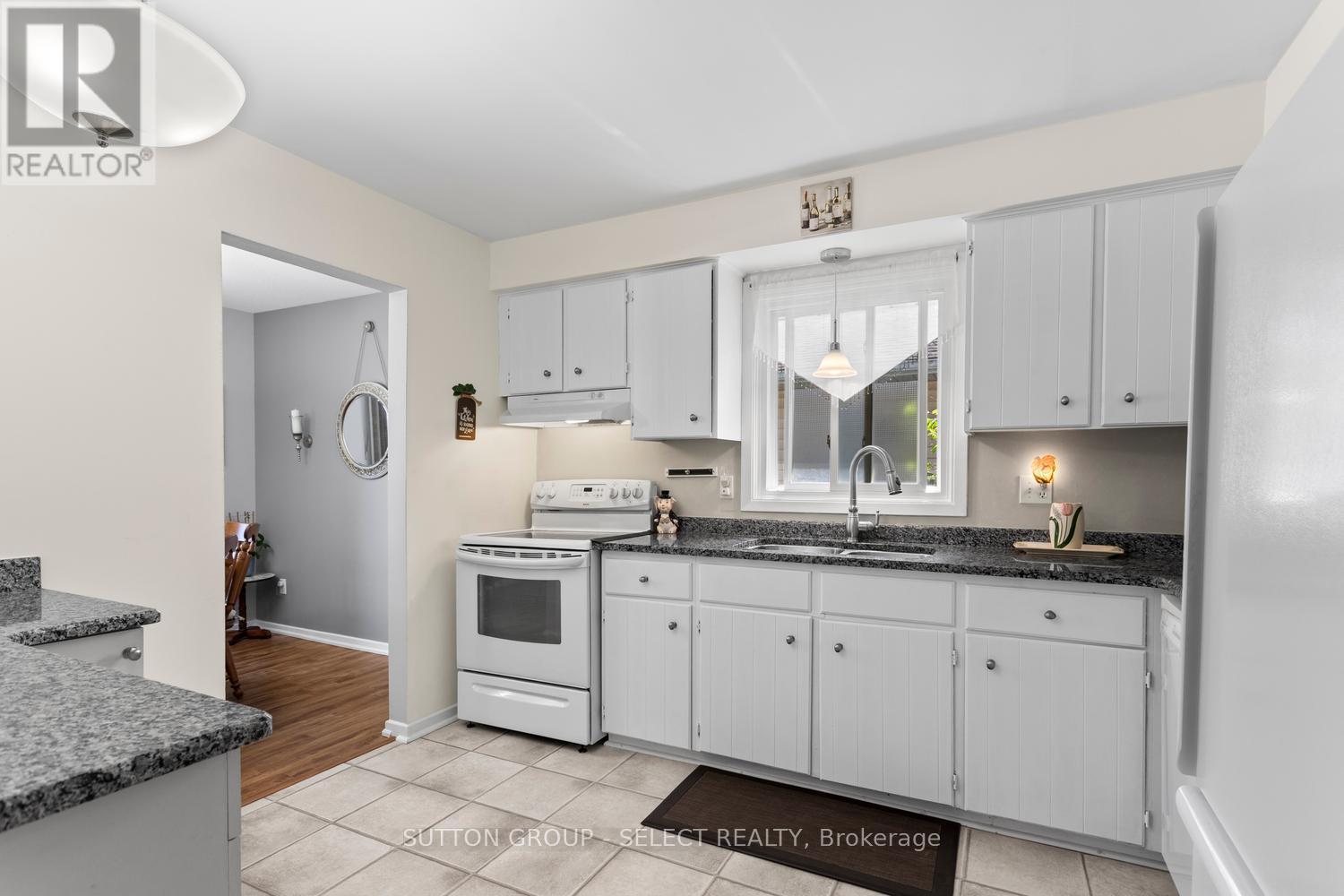 31 RENNY CRESCENT - 15