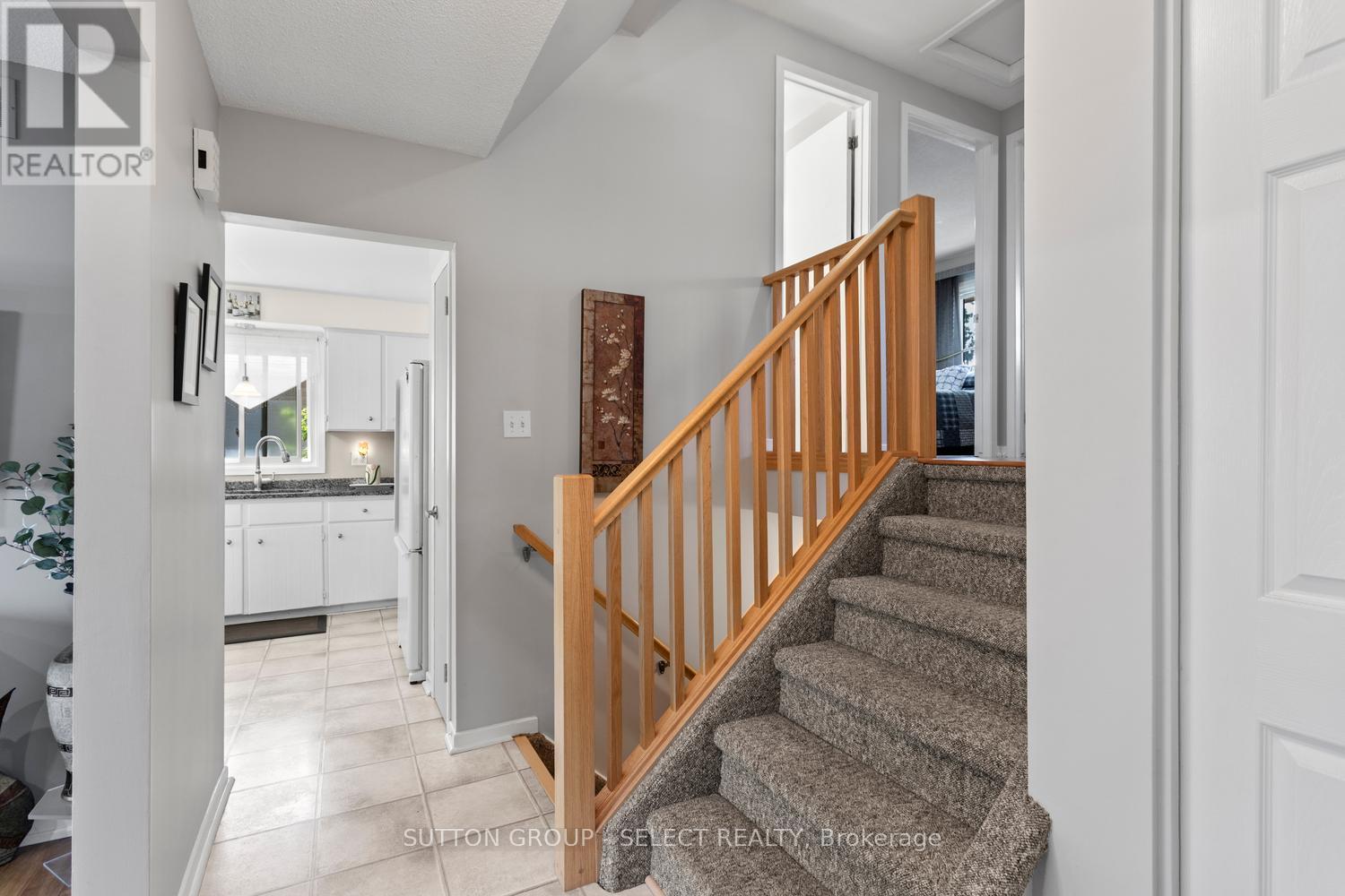 31 RENNY CRESCENT - 18