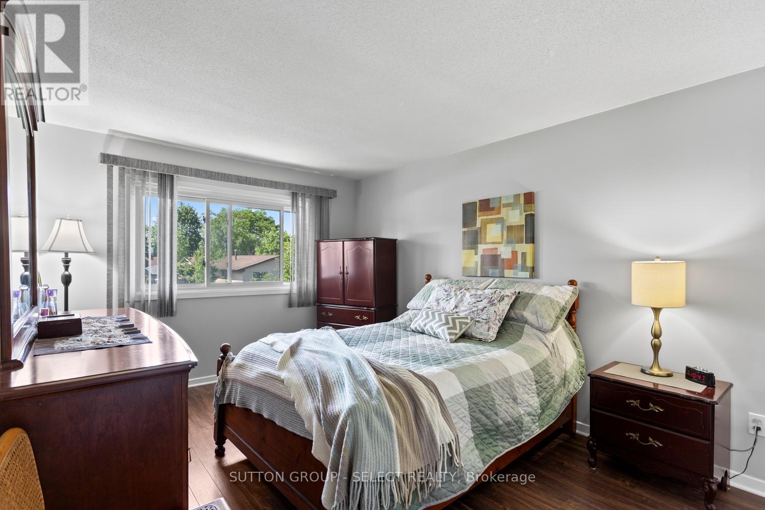 31 RENNY CRESCENT - 19