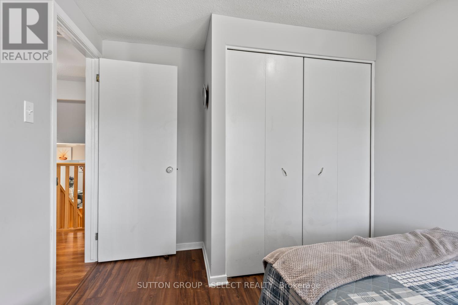 31 RENNY CRESCENT - 23