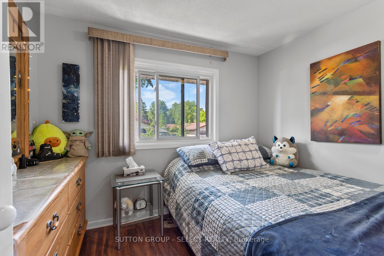 31 RENNY CRESCENT - 24