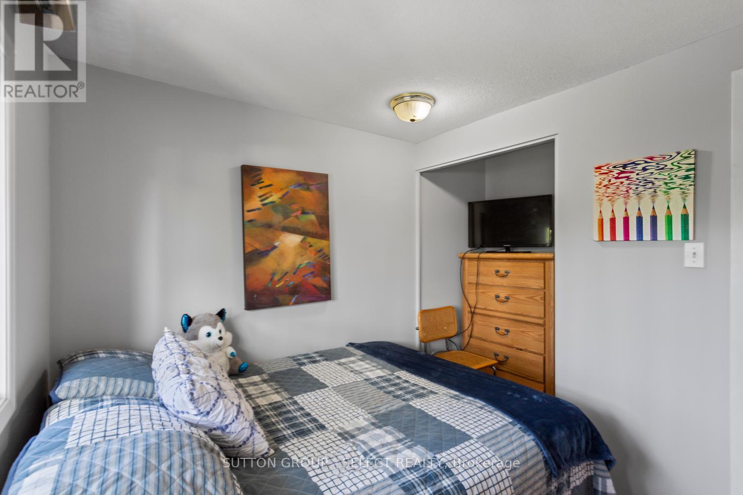 31 RENNY CRESCENT - 25