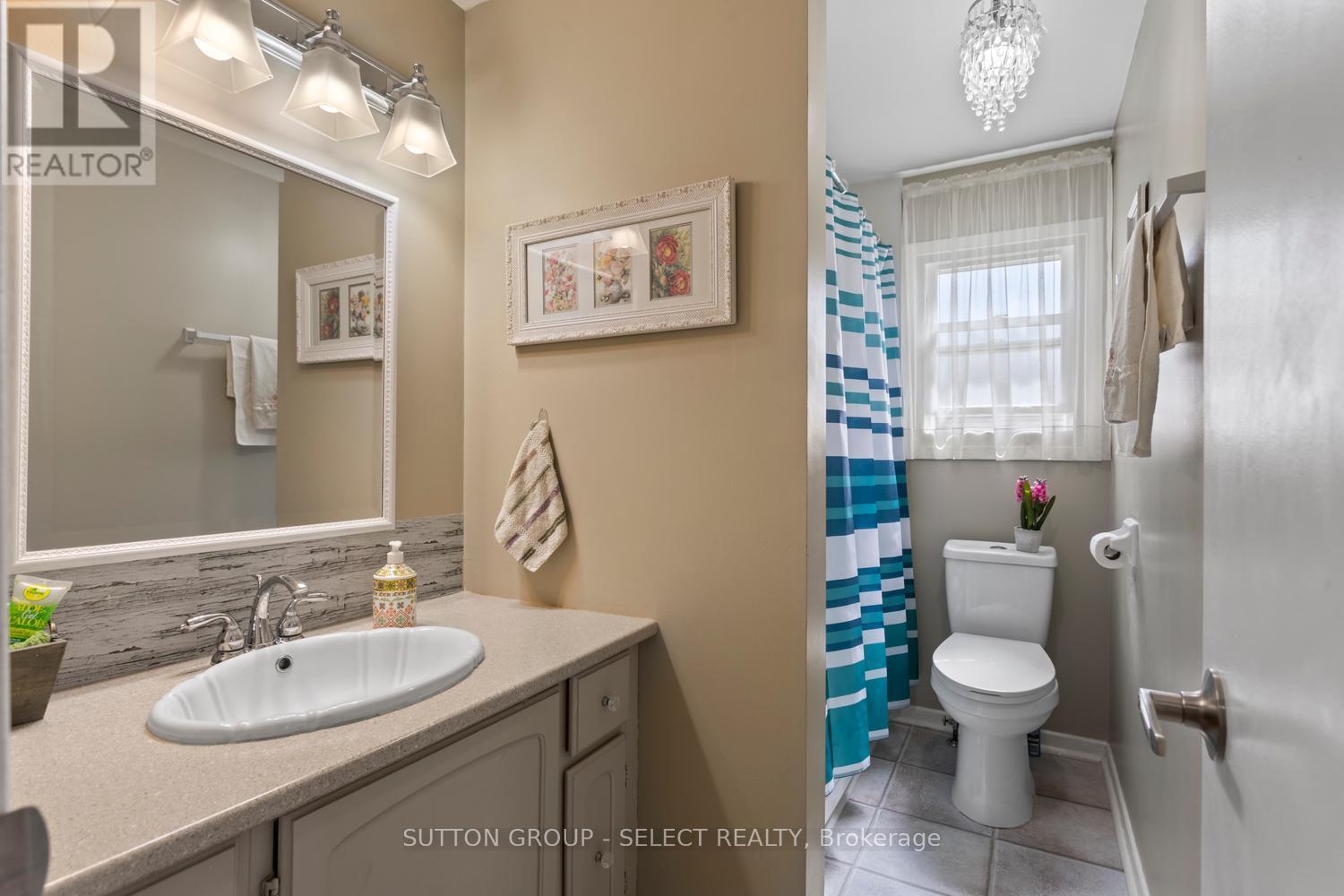 31 RENNY CRESCENT - 26