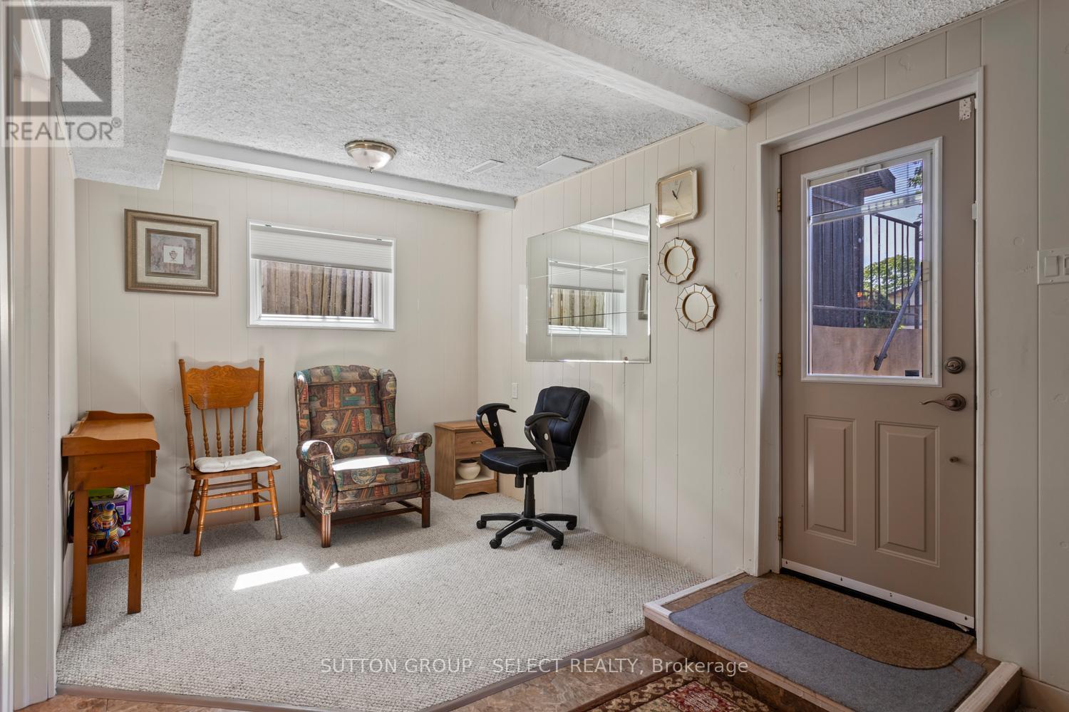 31 RENNY CRESCENT - 27