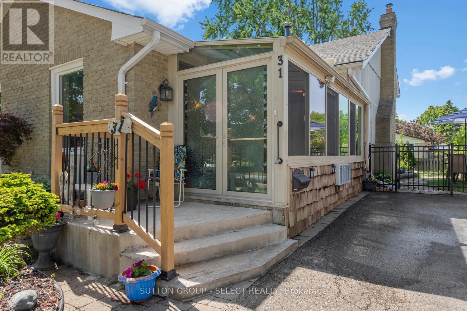 31 RENNY CRESCENT - Image 3