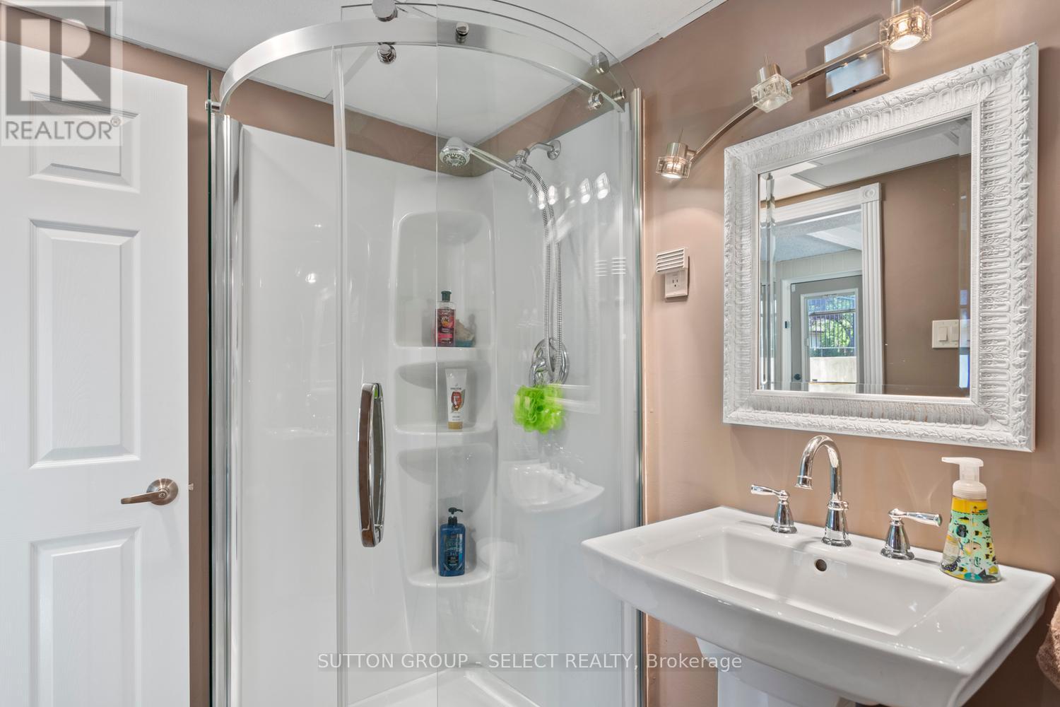 31 RENNY CRESCENT - 30