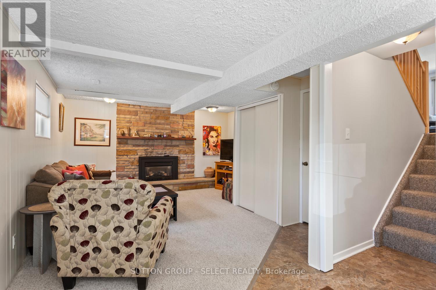 31 RENNY CRESCENT - 31