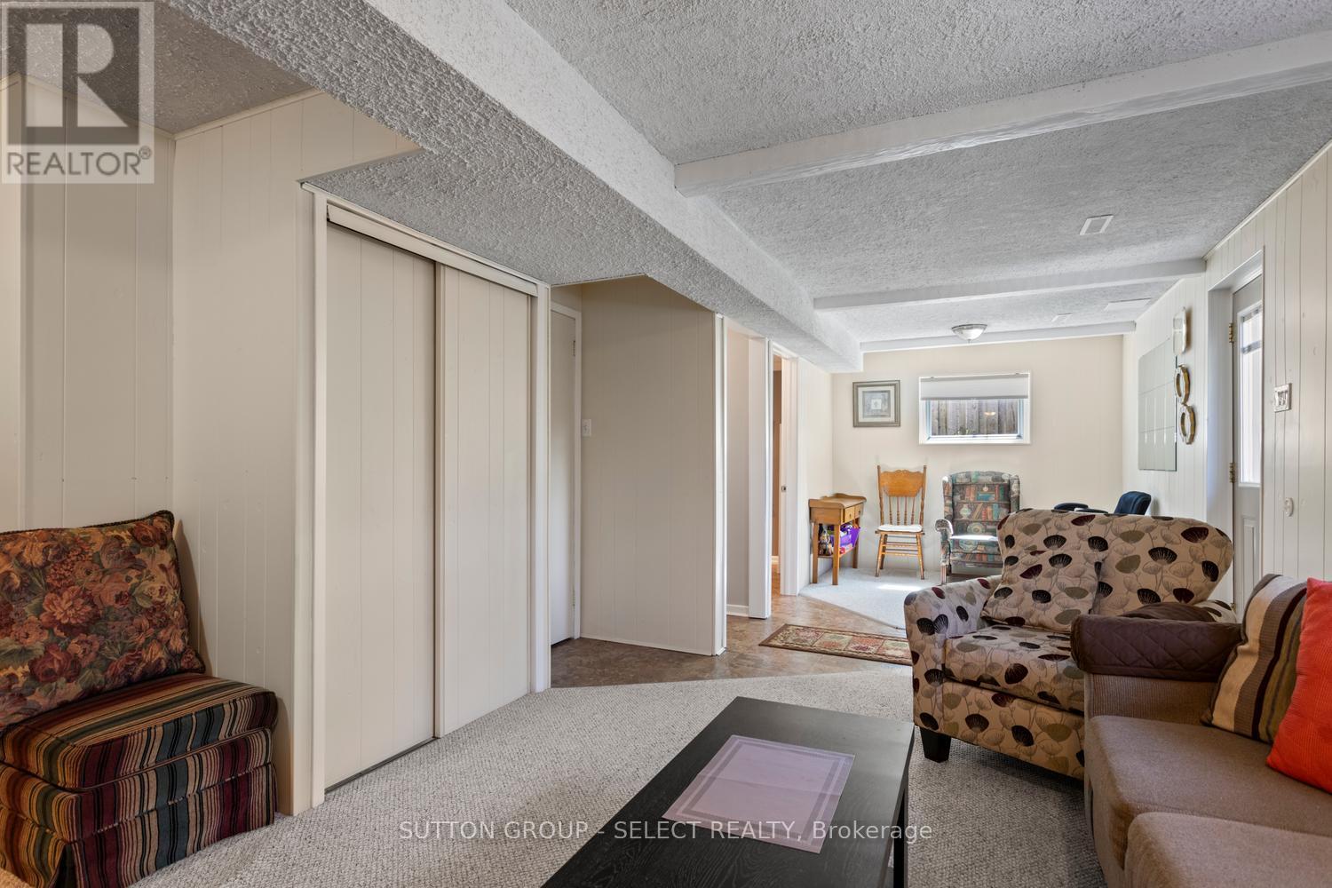 31 RENNY CRESCENT - 34